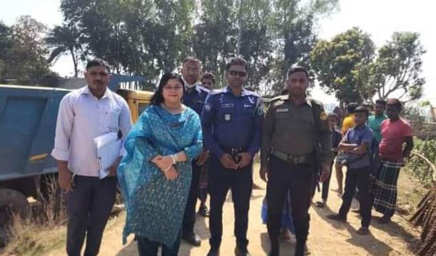 নওগাঁর বদলগাছীতে ফসলি জমির মাটি কাটায় যুবকের জেল!