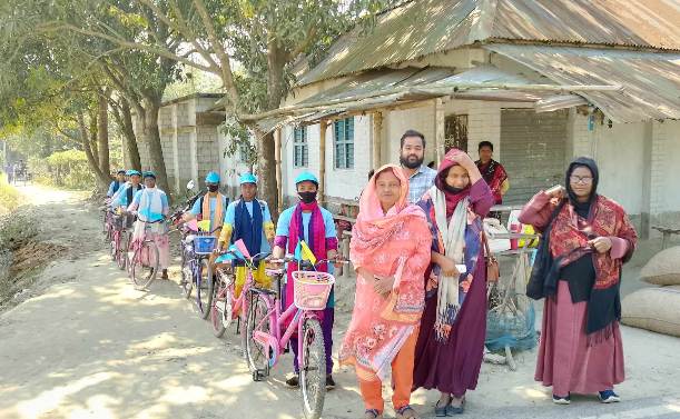 নওগাঁর বদলগাছীতে বাল্য বিয়ে প্রতিরোধে সচেতনতা মূলক শিক্ষার্থীদের সাইকেল র‌্যালী