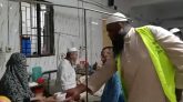 ঝালকাঠি সরকারি হাসপাতালে রোগীদের মাঝে খাবার বিতরন