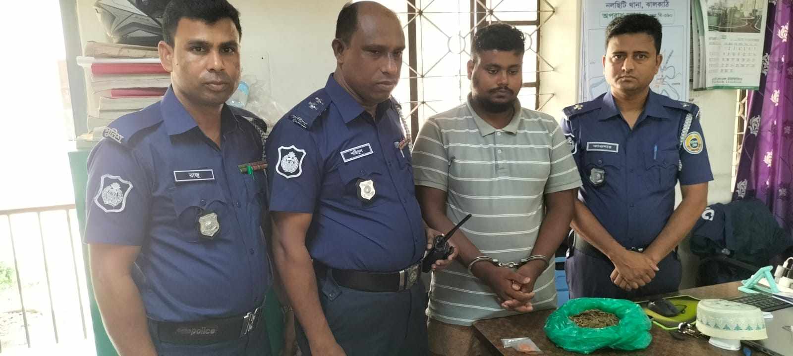 নলছিটিতে একাধিক মাদক মামলার আসামি খলিল আটক