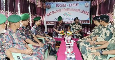 হিলি সীমান্তে বিজিবি-বিএসএফের অধিনায়ক পর্যায়ের পতাকা বৈঠক