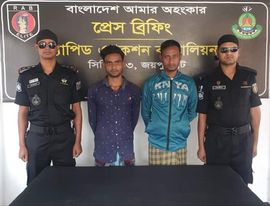 বদলগাছীর উত্তর কষ্টগাড়ী থেকে চোলাই মদসহ ২ মাদক ব্যবসায়ী কে গ্রেপ্তার করেছে র‌্যাব-৫