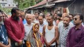 শহীদ  হৃদয় তারুয়ার বাড়িতে পবিপ্রবি  শিক্ষক-শিক্ষার্থীরা।