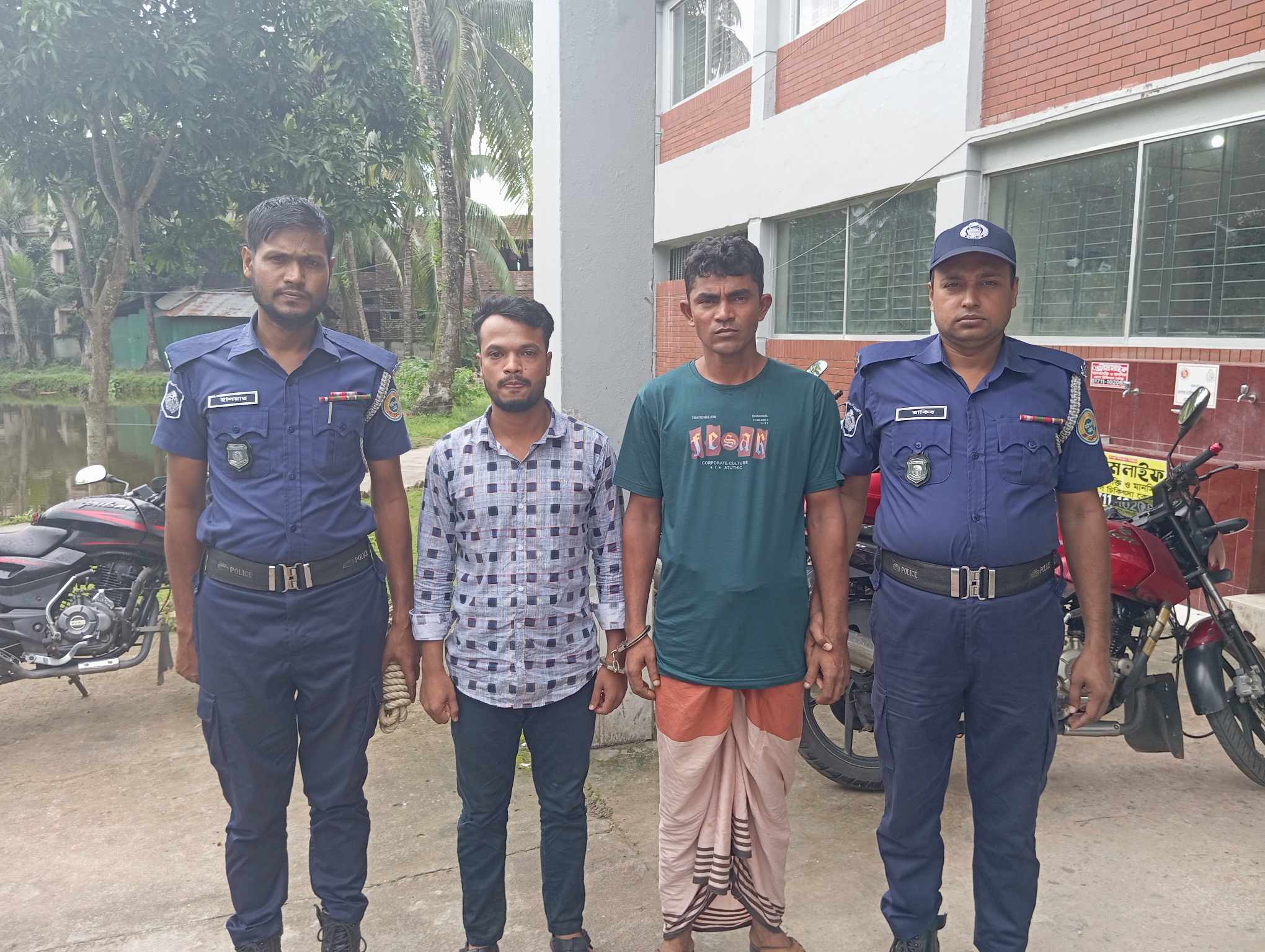 মেহেন্দিগঞ্জে  শিক্ষকের ওপর সন্ত্রাসী  হামলার ঘটনায় আটক ১