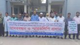 মাধ্যমিক শিক্ষা জাতীয় করন ও বৈষম্য দূর করতে শিক্ষকদের মানববন্ধন ও স্বারকলিপি প্রদান