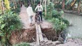 সড়ক ধ্বসে যোগাযোগ বিছিন্ন কয়েক গ্রামের মানুষ