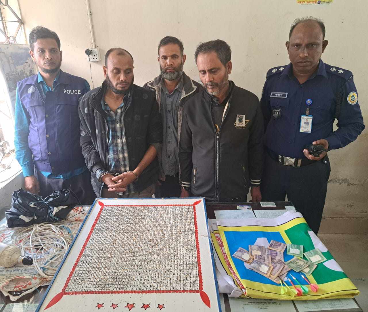 ঝালকাঠির নলছিটিতে তিন জুয়ারি গ্রেপ্তার
