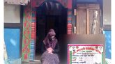 প্রেমিকের বাড়িতে বিয়ের দাবিতে প্রেমিকার অনশন