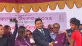ঘোড়দৌড় প্রতিযোগিতায় বিনোদন প্রেমীদের উপচে পরা ভিড়