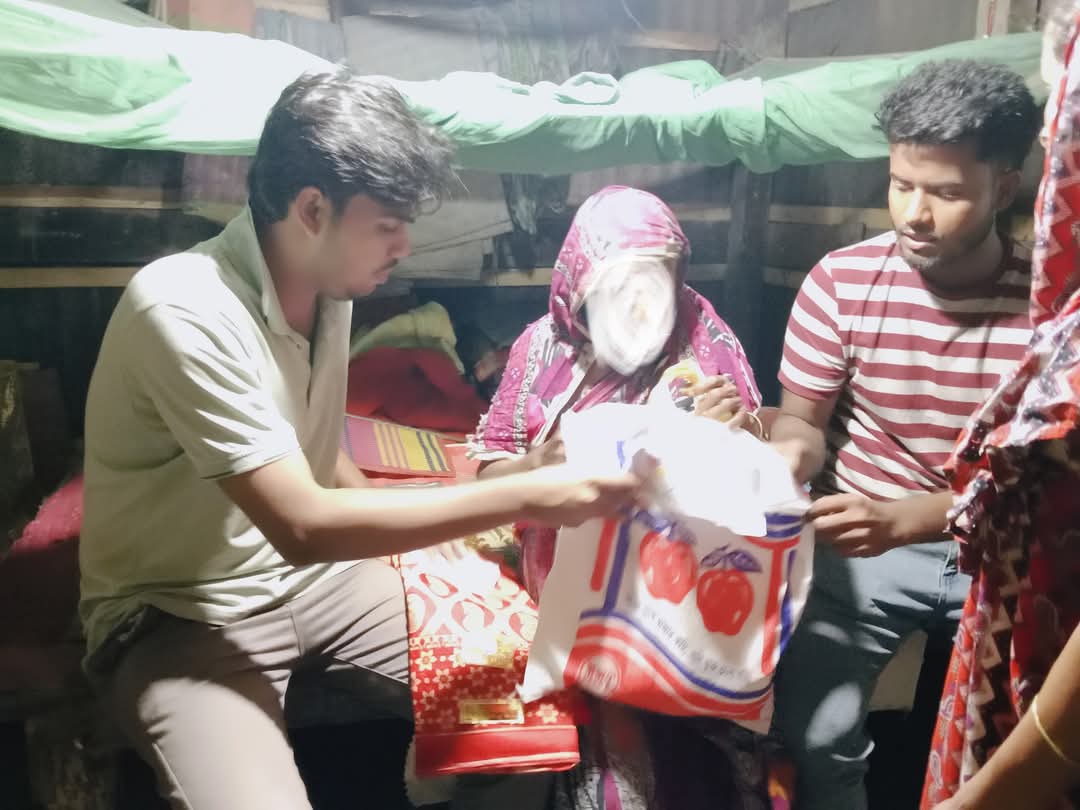 রক্তের বাঁধন নলছিটি উপজেলা শাখার পক্ষথেকে অসহায় পরিবারের মাঝে ঈদ সামগ্রিক বিতরন