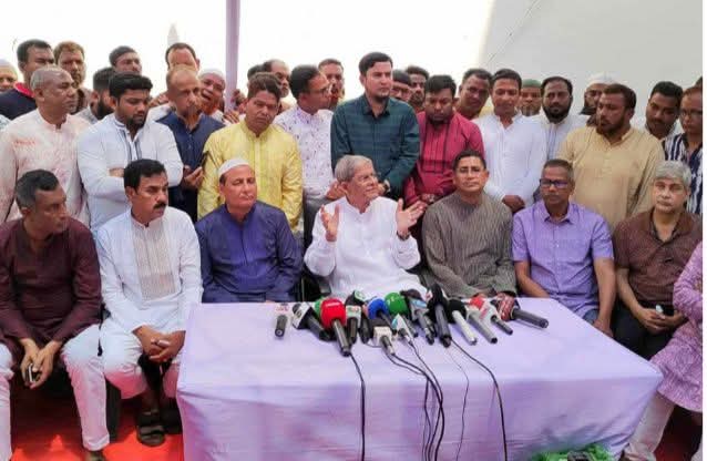 বিএনপি’র মহাসচিব মির্জা ফখরুলের নিজ এলাকা ঠাকুরগাঁয়ে ঈদের কুশল বিনিময়ে।