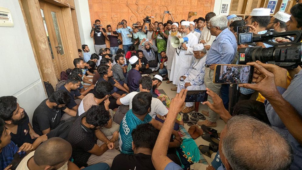 কুয়েটের ৩২ শিক্ষার্থীর অনশন অব্যাহত  জাতীয় মানবাধিকার সমিতির গভীর উদ্বেগ ও উৎকন্ঠা 