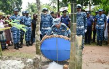 বিমান বাহিনীর প্রতিনিধি দল কর্তৃক সাম্প্রতিক দুর্ঘটনায় নিহতদের সমাধিতে পুষ্পস্তবক অর্পণ |