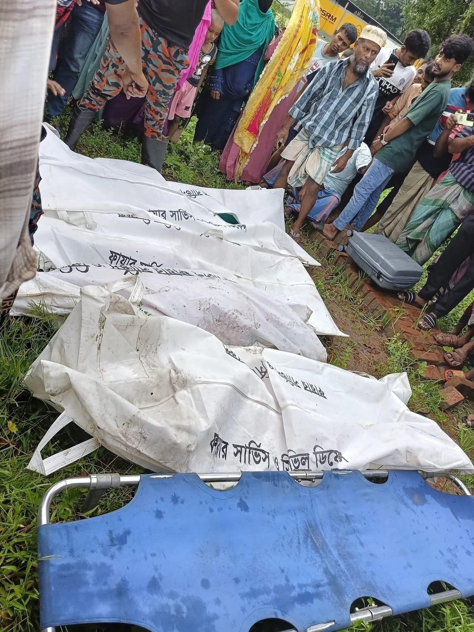 নোয়াখালীর বেগমগঞ্জে মর্মান্তিক এক সড়ক দুর্ঘটনায় একই পরিবারের ৭ জন নিহত।