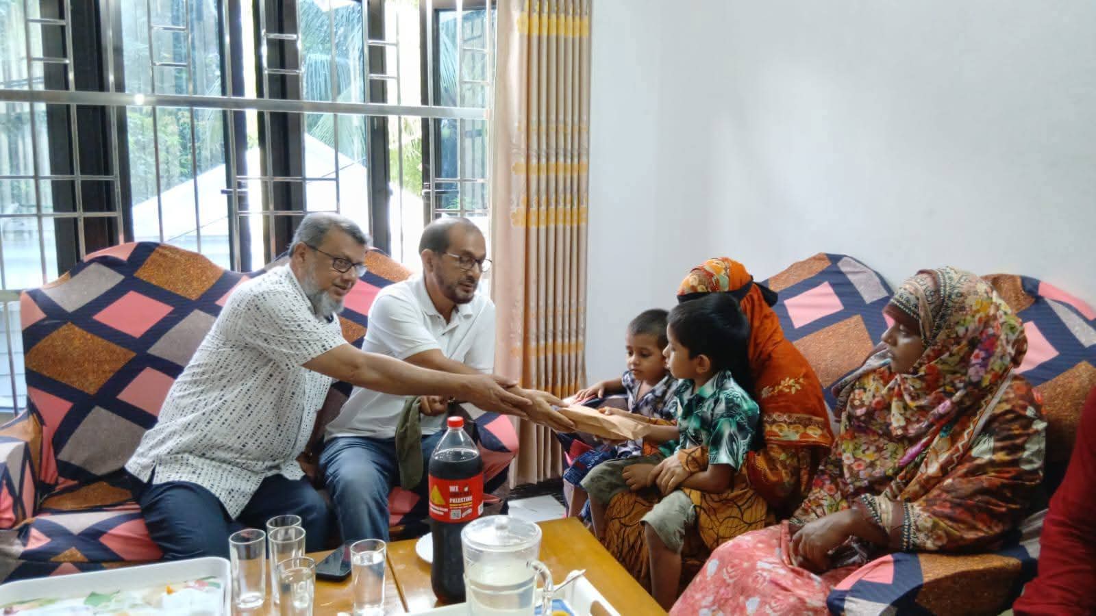 সেনবাগে প্রয়াত যুবদল নেতা দুলাল এর পরিবারকে আর্থিক সহায়তা প্রদান
