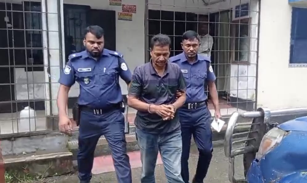 বরগুনায় নিজের ফাঁদেই আটকে গেল প্রতারক হারুন
