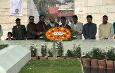 সম্মিলিত সাংবাদিক পরিষদের উদ্যোগে শহীদ রাষ্ট্রপতি জিয়াউর রহমান ও বেগম খালেদা জিয়ার মাজারে পুষ্পাঞ্জলি