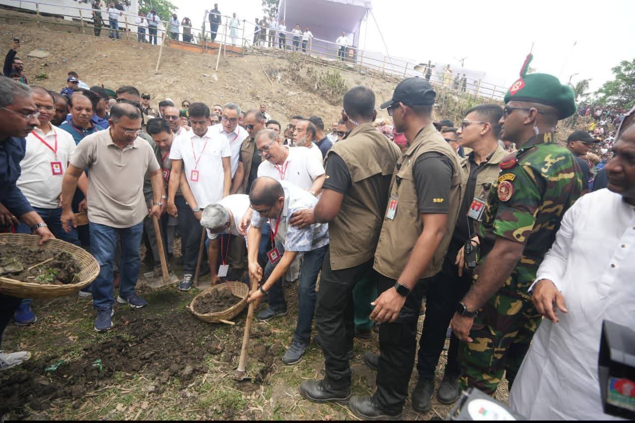 পিতার নামে ‘জিয়া খাল’ পুনঃখননের উদ্বোধন করলেন তারেক রহমান।