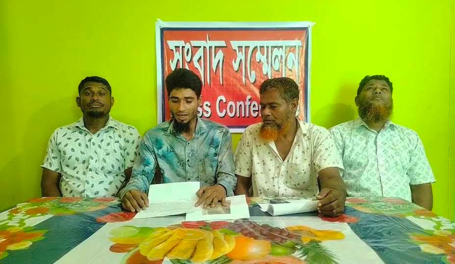 পিস্তলের ভাইরাল ছবি নিয়ে দুলাল ফরাজির সংবাদ সম্মেলন